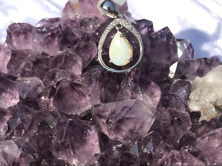 Boutique ésotérique pierres des elfes - Pendentif en Opale Noble
