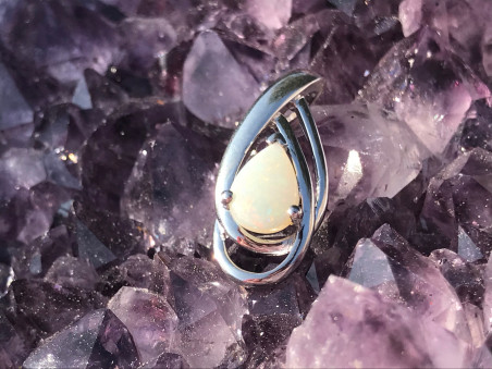 Boutique ésotérique pierres des elfes - Pendentif en Opale Noble