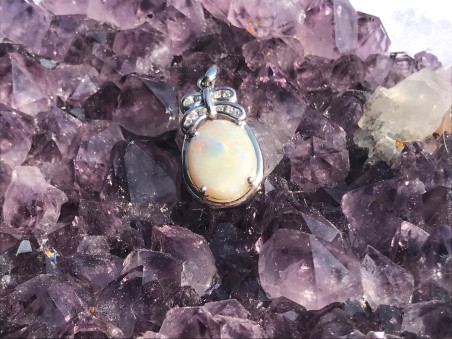 Boutique ésotérique pierres des elfes - Pendentif en Opale Noble