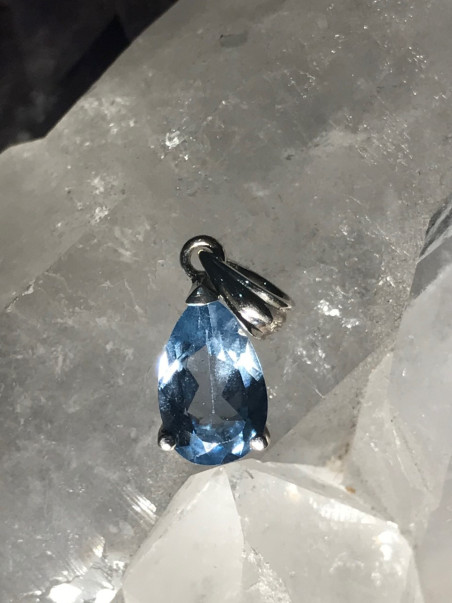 pendentif topaze bleue