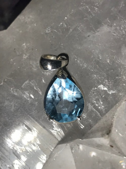PENDENTIF  TOPAZE BLEUE