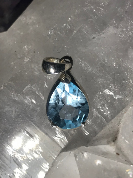 PENDENTIF  TOPAZE BLEUE