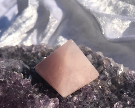 Boutique minéraux pierres des elfes - PYRAMIDE QUARTZ ROSE